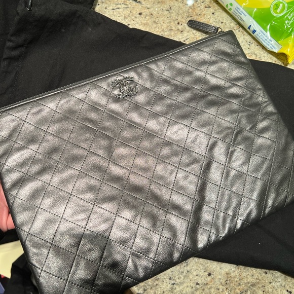 (Sold) Chanel pouch - Picture 1 of 10